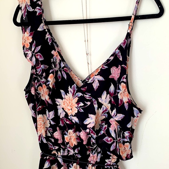 Summery floral Romper - Picture 5 of 8
